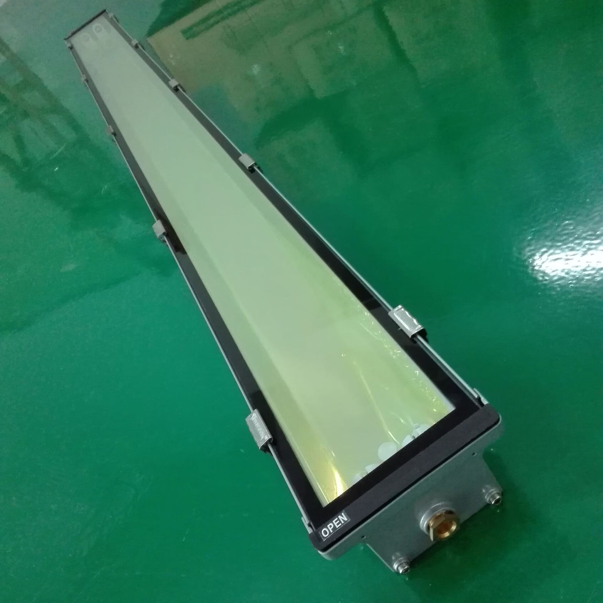 铝合金线条灯支架 LED隧道灯与日光灯的高效解决方案