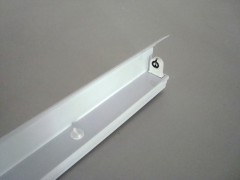 LED黑板灯支架、T8带罩支架与LED日光灯支架 功能解析与应用指南